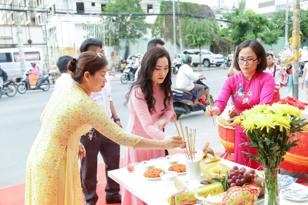 Văn cúng khai trương mẫu
